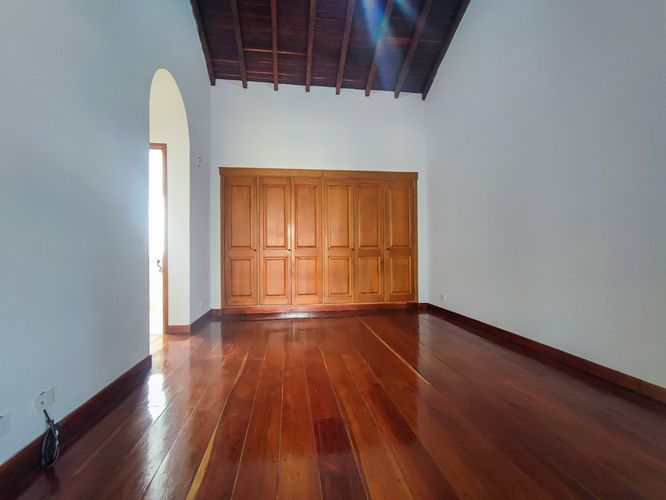 Casa de 6 alcobas en venta en Loma De La Doctora, Sabaneta, 350 m² · foto 14 de 24