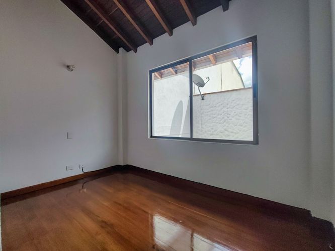 Casa de 6 alcobas en venta en Loma De La Doctora, Sabaneta, 350 m² · foto 15 de 24