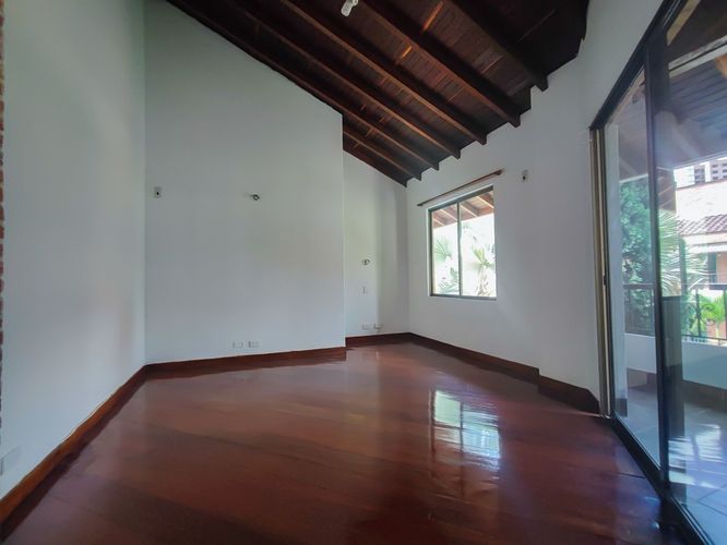 Casa de 6 alcobas en venta en Loma De La Doctora, Sabaneta, 350 m² · foto 16 de 24