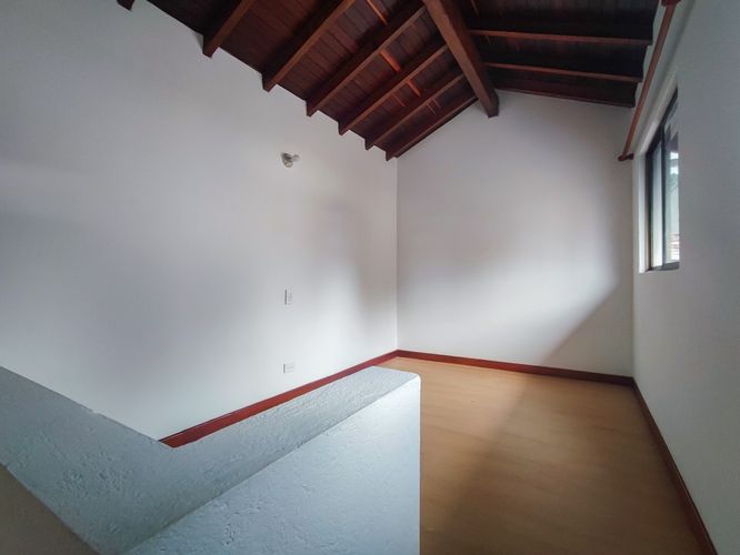 Casa de 6 alcobas en venta en Loma De La Doctora, Sabaneta, 350 m² · foto 17 de 24