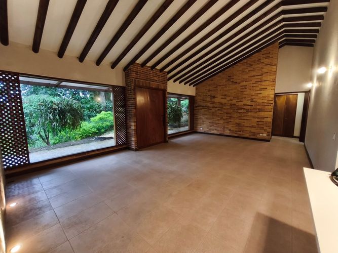 Casa de 4 alcobas en venta en Camino Verde, Envigado, 270 m² · foto 2 de 24