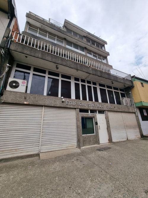 Edificio en venta en San Nicolas, Cali, 1800 m² · foto 2 de 24