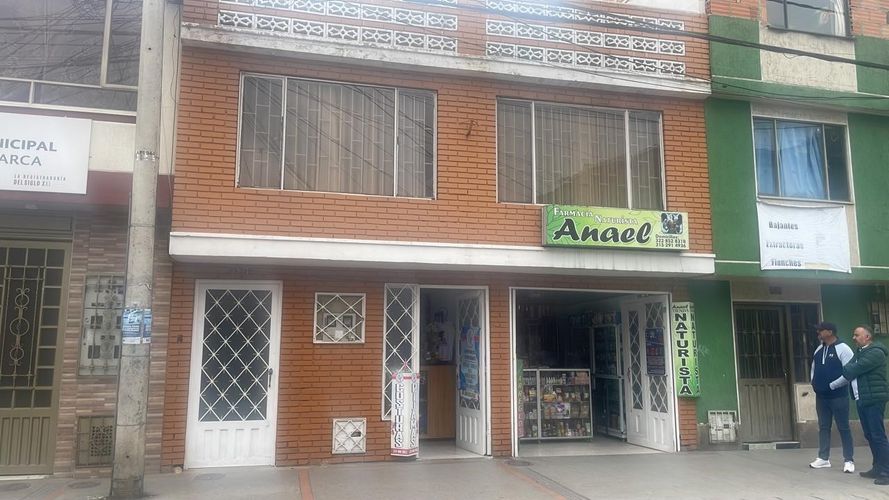 Casa de 7 alcobas en venta en Centro, Funza, 230 m² · foto 2 de 23