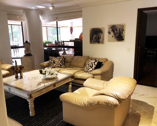 Apartamento de 3 alcobas en venta en El Poblado, Medellín, 587 m² · foto 3 de 15