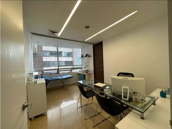 Consultorio en venta en El Poblado, Medellín, 60 m² · foto 2 de 4