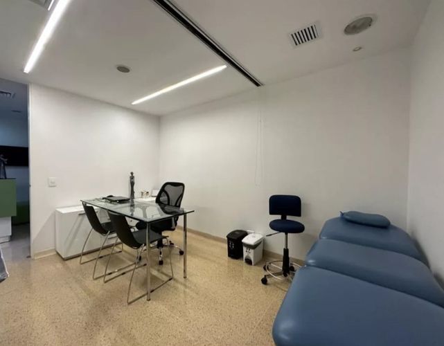 Consultorio en venta en El Poblado, Medellín, 60 m² · foto 3 de 4