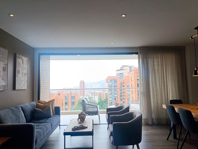 Apartamento de 2 alcobas en arriendo en El Poblado, Medellín, 103 m² · foto 2 de 19