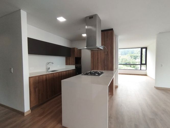 Apartamento de 3 alcobas en venta en El Poblado, Medellín, 140 m² · foto 5 de 14