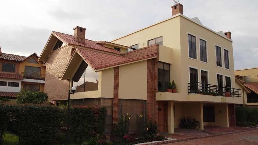 Casa de 5 alcobas en venta en San Jose De Los Nogales, Chía, 298 m² · foto 2 de 15