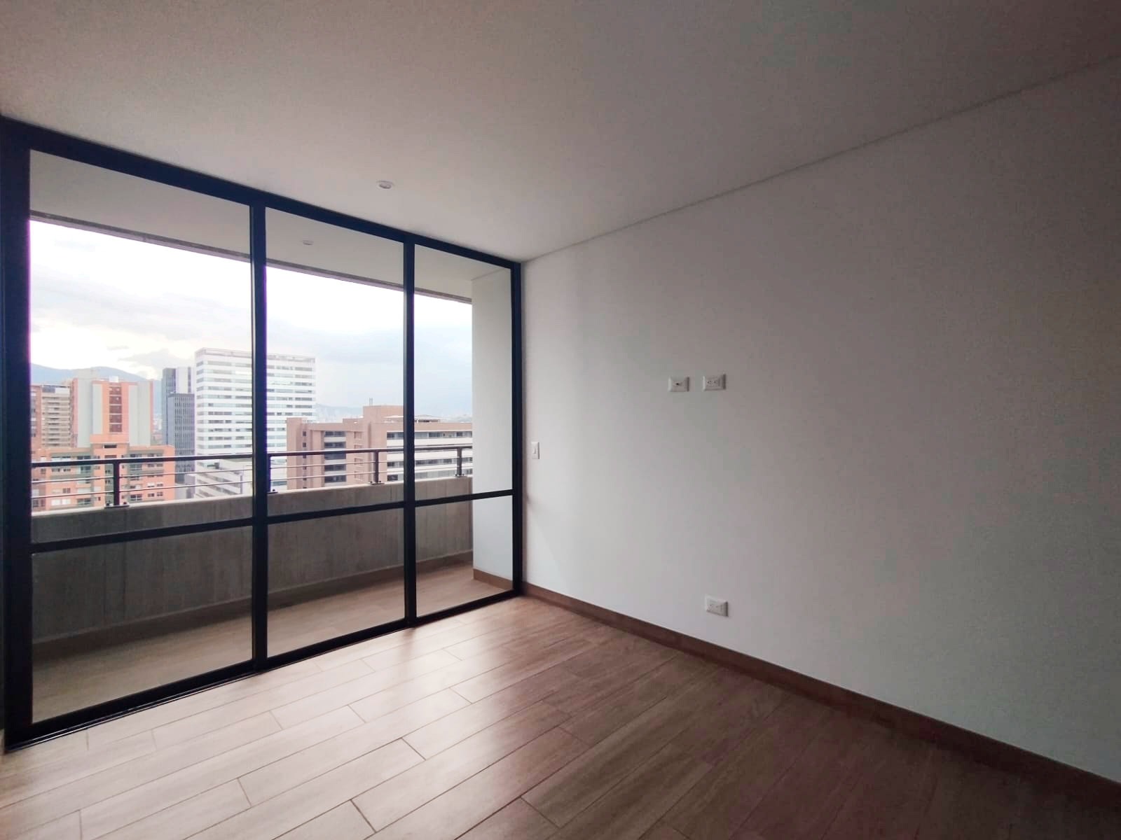 Apartamento en arriendo en El Poblado, Medellín · foto 2 de 13