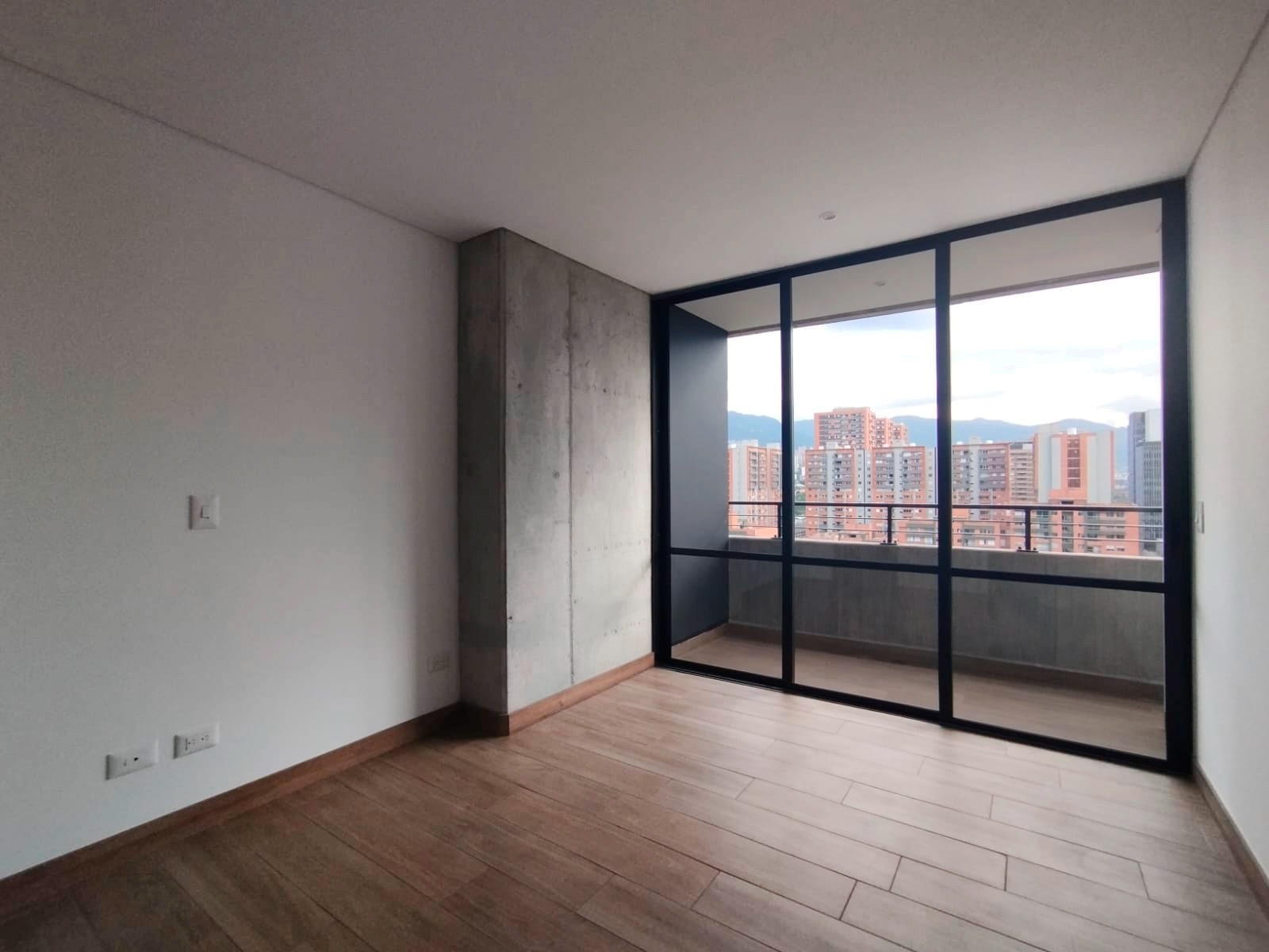 Apartamento en arriendo en El Poblado, Medellín · foto 4 de 13