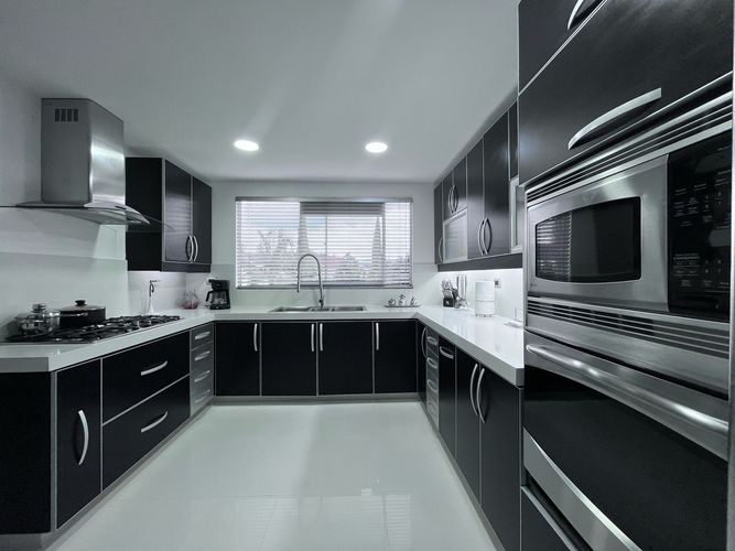 Casa de 3 alcobas en arriendo en Loma Benedictinos, Envigado, 435 m² · foto 5 de 20
