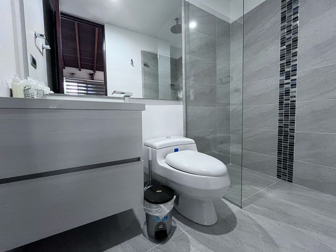 Casa de 3 alcobas en arriendo en Loma Benedictinos, Envigado, 435 m² · foto 16 de 20