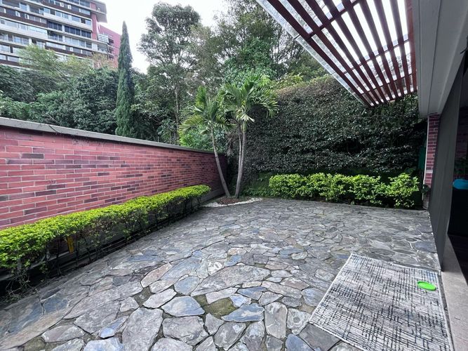Casa de 3 alcobas en arriendo en Loma Benedictinos, Envigado, 435 m² · foto 19 de 20