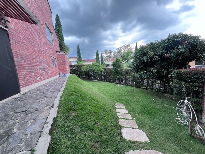 Casa de 3 alcobas en arriendo en Loma Benedictinos, Envigado, 435 m² · foto 20 de 20