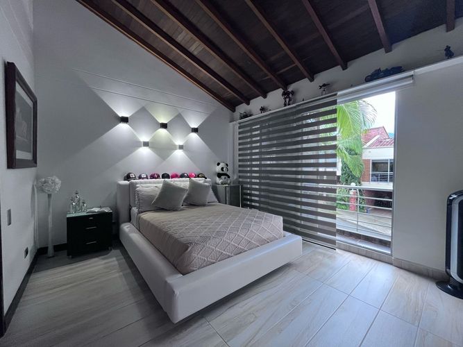 Casa de 3 alcobas en arriendo en Loma Benedictinos, Envigado, 435 m² · foto 15 de 20