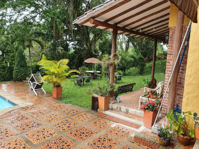 Casa de 5 alcobas en venta en Guayanas, Floridablanca, 1800 m² · foto 2 de 19