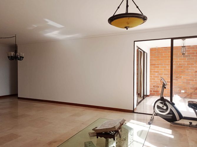Apartamento en venta en El Poblado, Medellín · foto 8 de 19
