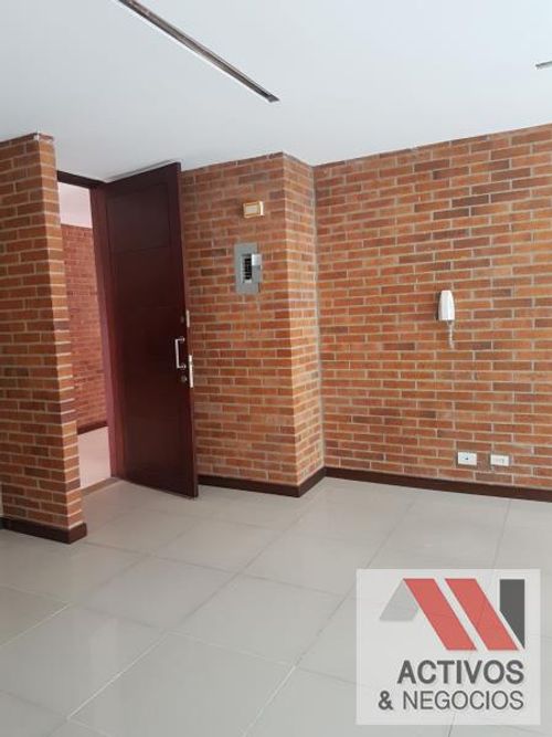 Oficina en arriendo en Los Balsos, Medellín, 137 m² · foto 2 de 10