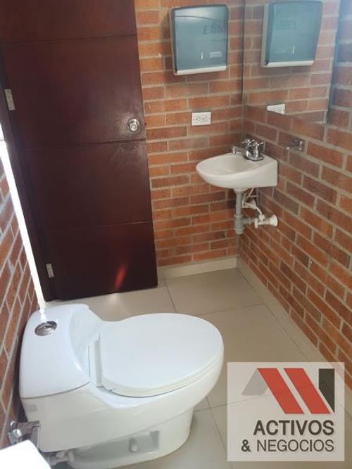 Oficina en arriendo en Los Balsos, Medellín, 137 m² · foto 4 de 10