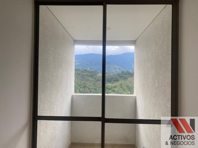Apartamento de 3 alcobas en arriendo en Loma De San Jose, Sabaneta, 98 m² · foto 21 de 24