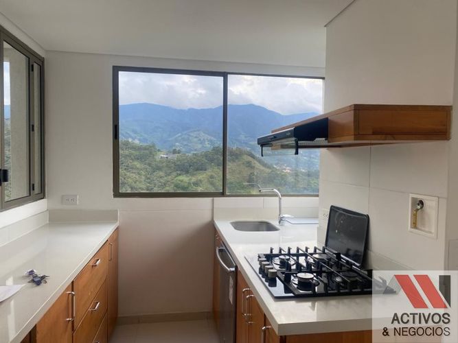 Apartamento de 3 alcobas en arriendo en Loma De San Jose, Sabaneta, 98 m² · foto 22 de 24