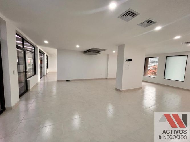 Oficina en arriendo en Santa María De Los Ángeles, Medellín, 140 m² · foto 2 de 9