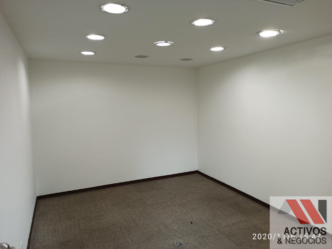 Oficina en arriendo en Patio Bonito, Medellín, 341 m² · foto 7 de 8