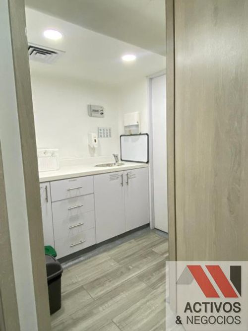 Local en arriendo en El Poblado, Medellín, 55 m² · foto 8 de 15