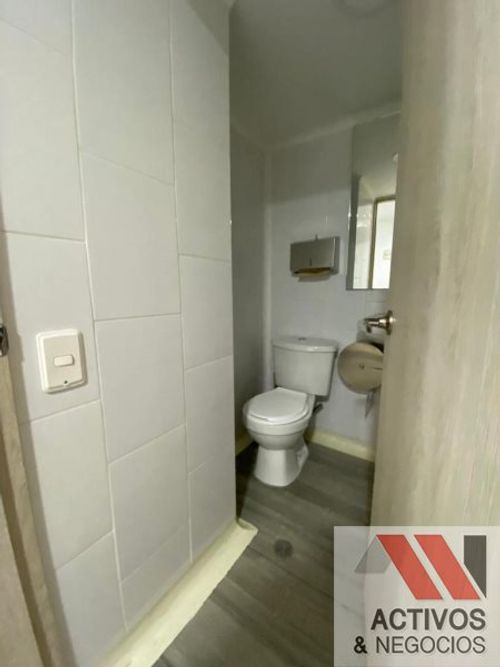Local en arriendo en El Poblado, Medellín, 55 m² · foto 13 de 15