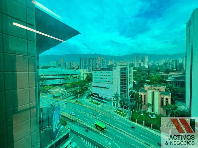 Oficina en arriendo en El Castillo, Medellín, 75 m² · foto 2 de 12