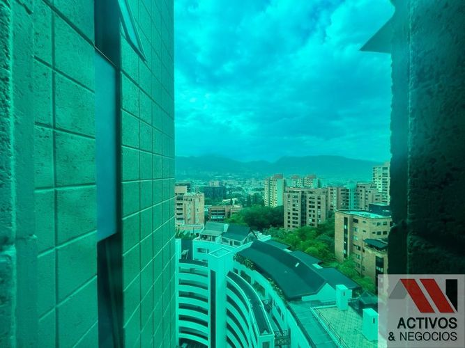 Oficina en arriendo en El Castillo, Medellín, 75 m² · foto 3 de 12