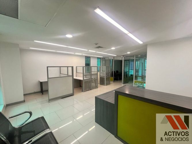 Oficina en arriendo en El Castillo, Medellín, 75 m² · foto 4 de 12