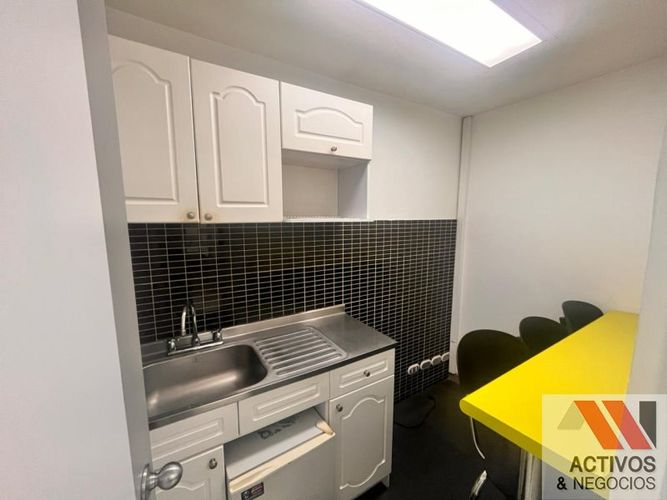 Oficina en arriendo en El Castillo, Medellín, 75 m² · foto 12 de 12