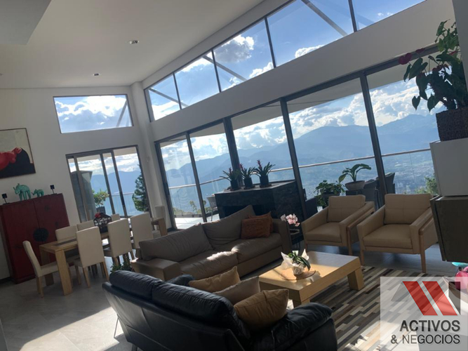 Casa de 4 alcobas en arriendo en Zona Centro, Envigado, 500 m² · foto 3 de 22