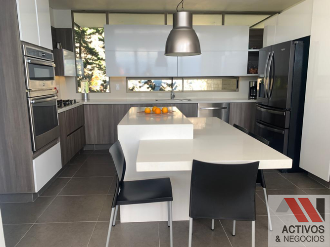Casa de 4 alcobas en arriendo en Zona Centro, Envigado, 500 m² · foto 9 de 22