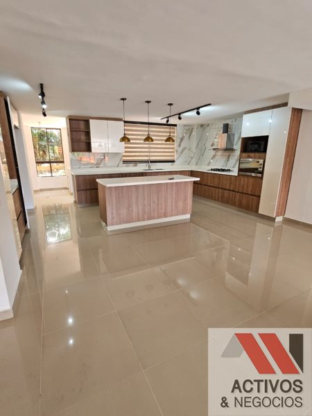 Apartamento de 4 alcobas en venta en El Poblado, Medellín, 210 m² · foto 11 de 17