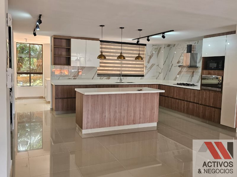 Apartamento de 4 alcobas en venta en El Poblado, Medellín, 210 m² · foto 17 de 17