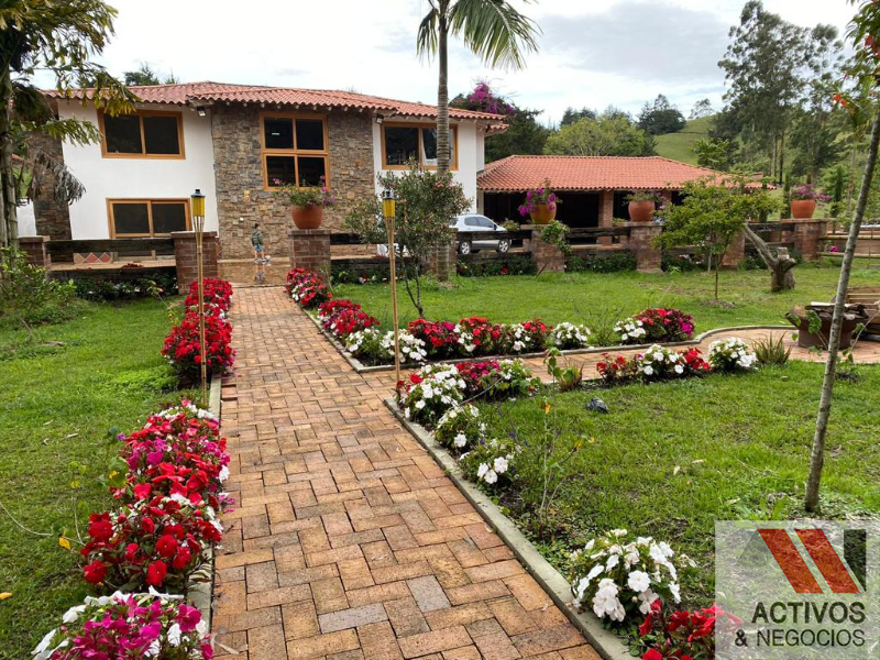 Casa en arriendo en San Antonio de Pereira, Rionegro