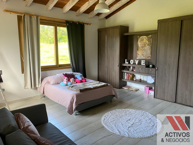 Casa de 5 alcobas en arriendo en San Antonio De Pereira, Rionegro, 2000 m² · foto 12 de 21