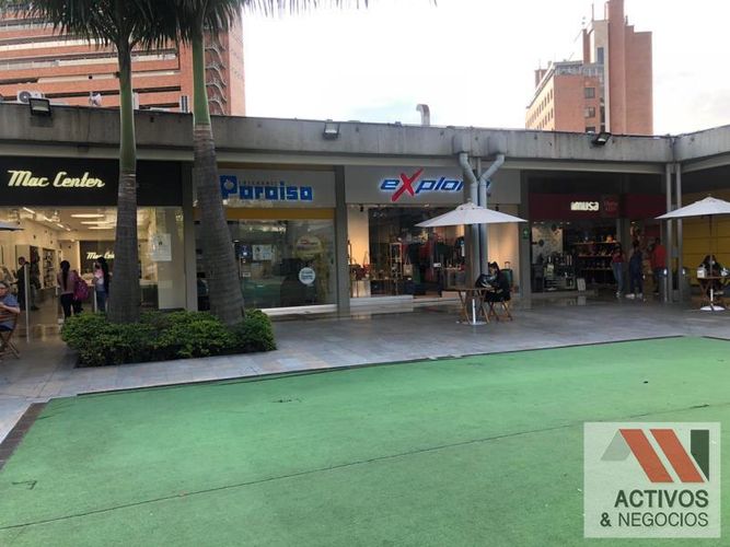 Local en venta en El Poblado, Medellín, 84 m² · foto 2 de 5