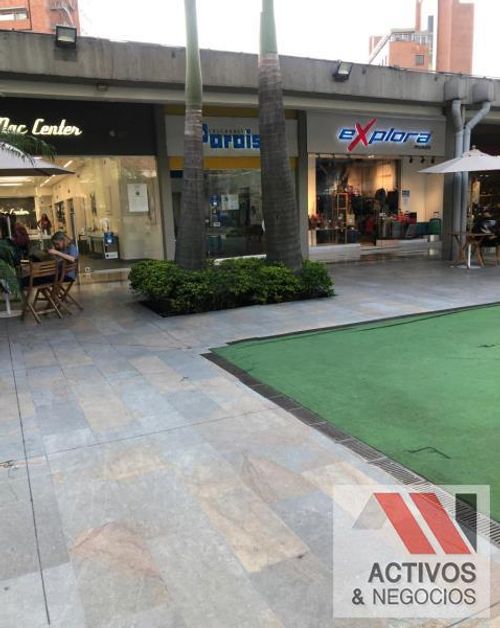 Local en venta en El Poblado, Medellín, 84 m² · foto 3 de 5