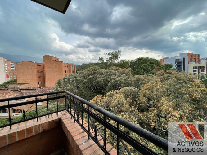 Apartamento de 4 alcobas en venta en Conquistadores, Medellín, 185 m² · foto 2 de 24