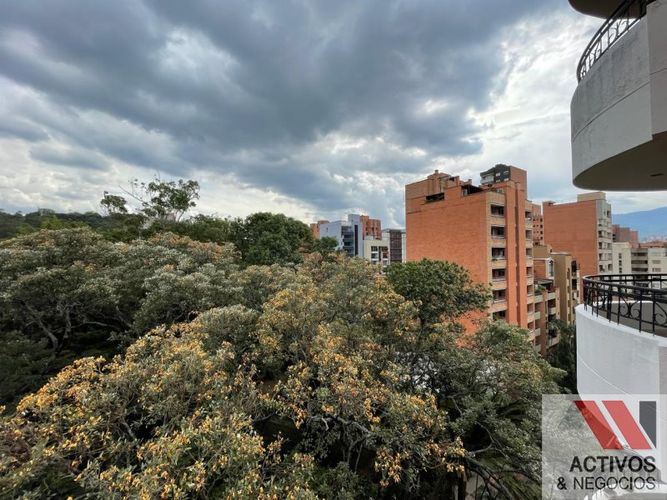 Apartamento de 4 alcobas en venta en Conquistadores, Medellín, 185 m² · foto 3 de 24
