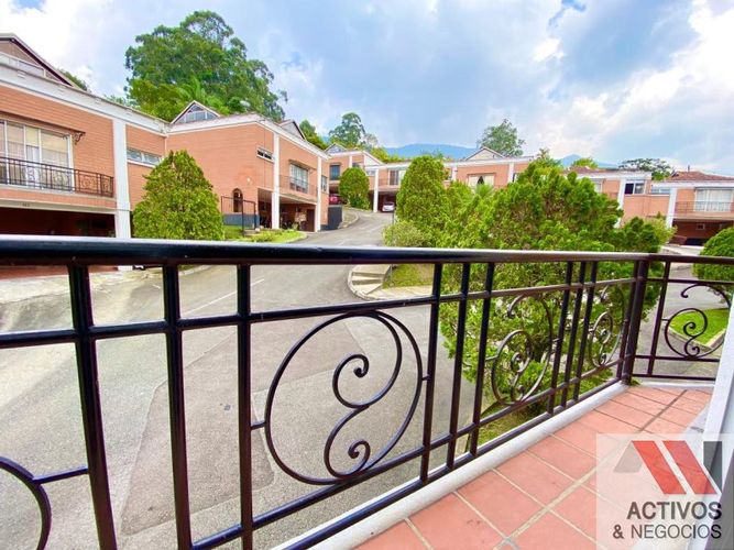 Casa de 4 alcobas en venta en Altos Del Poblado, Medellín, 240 m² · foto 2 de 22