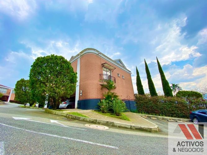 Casa de 4 alcobas en venta en Altos Del Poblado, Medellín, 240 m² · foto 3 de 22