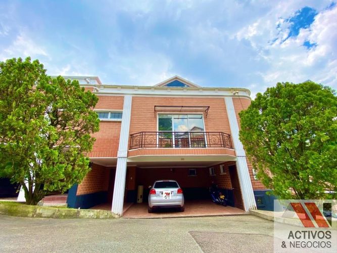 Casa de 4 alcobas en venta en Altos Del Poblado, Medellín, 240 m² · foto 4 de 22