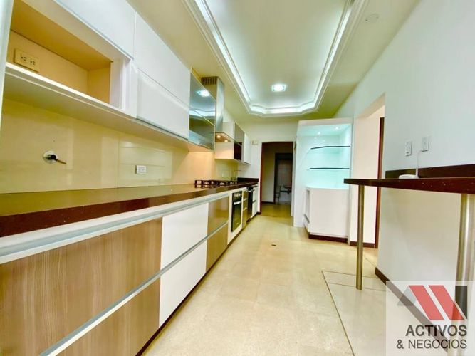 Casa de 4 alcobas en venta en Altos Del Poblado, Medellín, 240 m² · foto 8 de 22