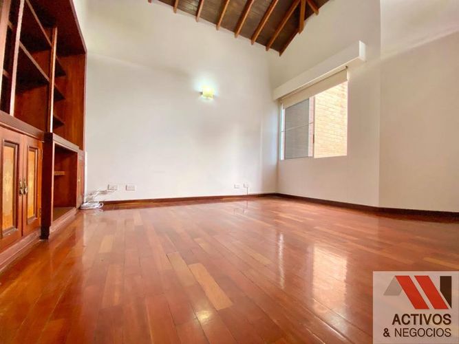 Casa de 4 alcobas en venta en Altos Del Poblado, Medellín, 240 m² · foto 9 de 22