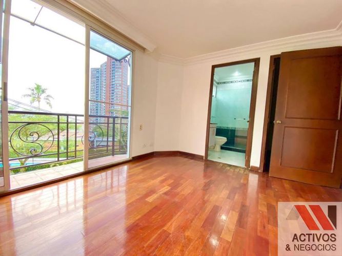 Casa de 4 alcobas en venta en Altos Del Poblado, Medellín, 240 m² · foto 12 de 22